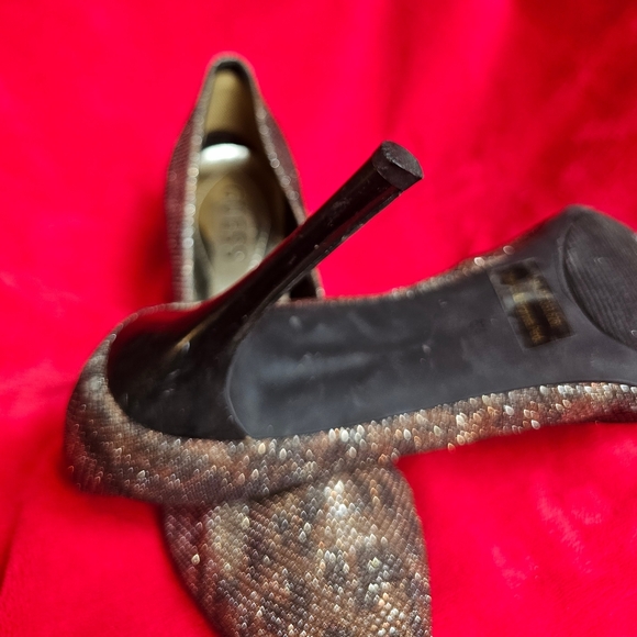 Sparkle Jaguar Heels - Picture 3 of 3